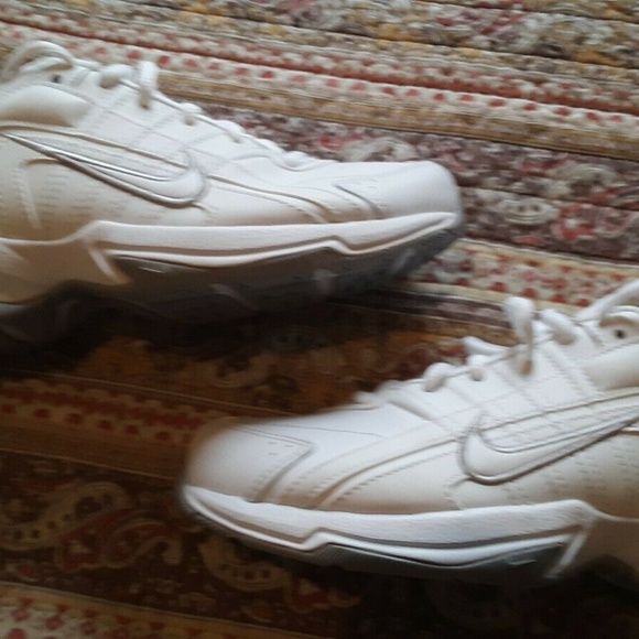 Women's  White Nikes size 7 - Picture 5 of 5